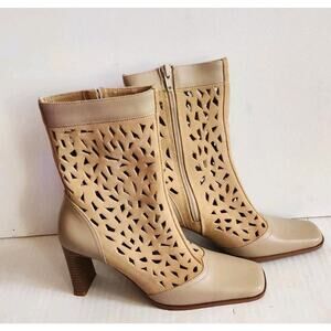 Y2K Andrea Beige 3" Cube Heel Side Zip Lazer Cut Womens Size 5.5 Ankle Boots